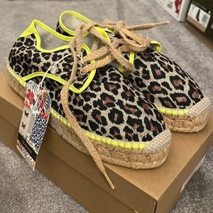NWT Vilagallo Linen Espadrilles in Leopard